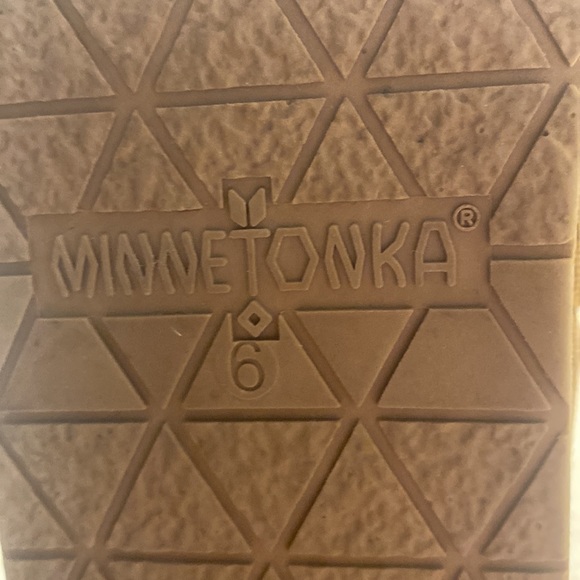 Minnetonka Women’s Bootie Size 6 - Picture 5 of 5